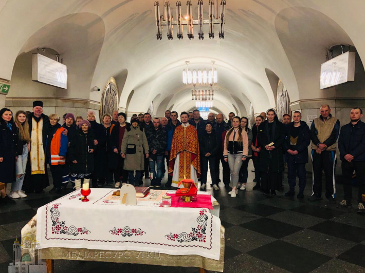 У Києві священики УГКЦ відслужили Літургію в метро_4